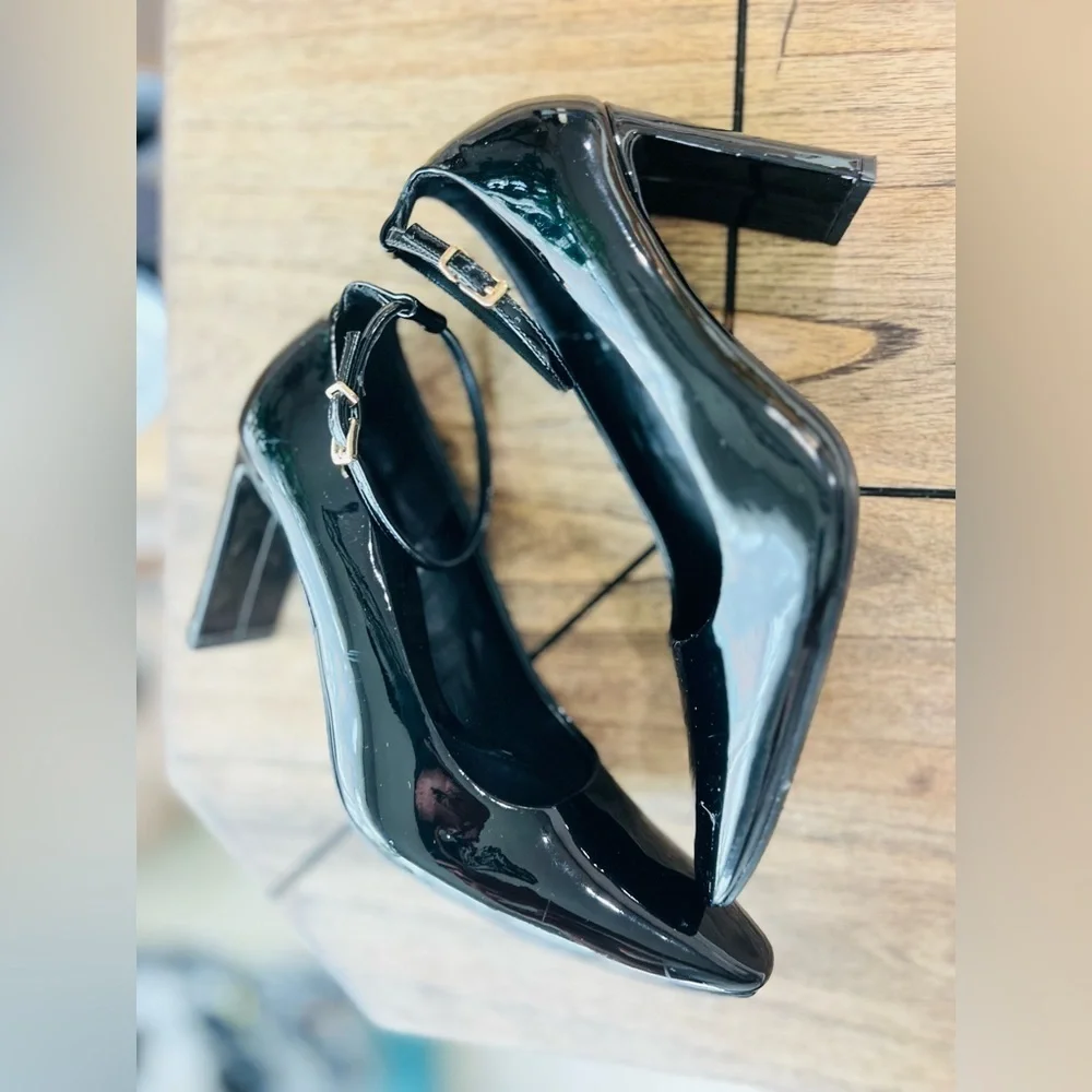 ZARA Patent Heels With Ankle Strap black color size 39